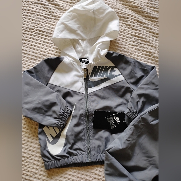 Nike Kids White and Gray Jogger Set - Picture 5 of 6